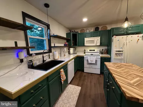 Kitchen - 367 Clinton Dr, Baker, WV 26801 photo 2 of 3