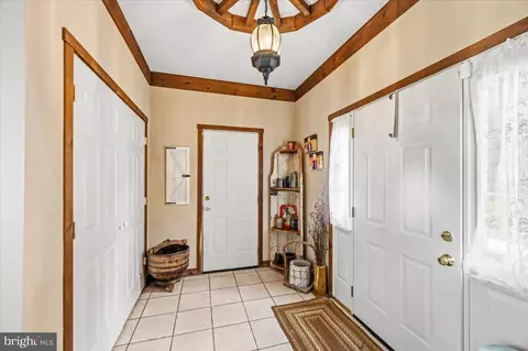 Entry Way - 714 Forest Glen Dr, Moorefield, WV 26836 photo 4 of 10