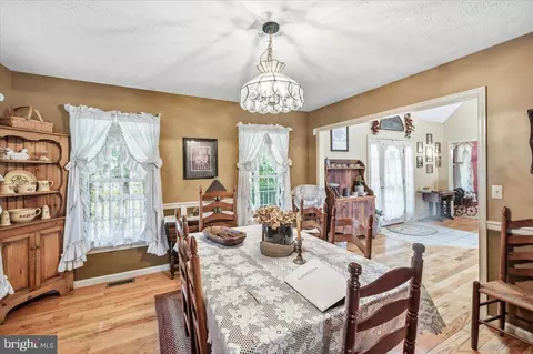 Dining - 714 Forest Glen Dr, Moorefield, WV 26836 photo 2 of 3