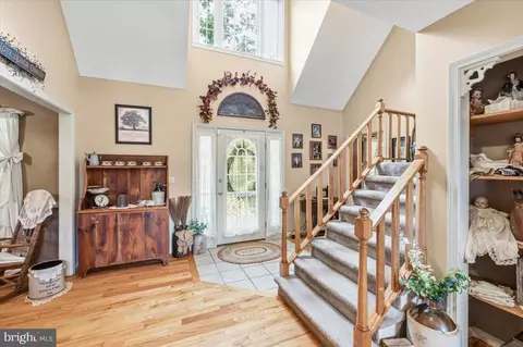 Entry Way - 714 Forest Glen Dr, Moorefield, WV 26836 photo 1 of 10