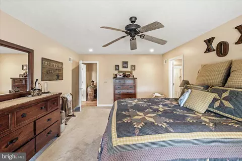 Bedroom - 714 Forest Glen Dr, Moorefield, WV 26836 photo 2 of 6