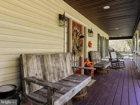 Exterior - 714 Forest Glen Dr, Moorefield, WV 26836 photo 4 of 17