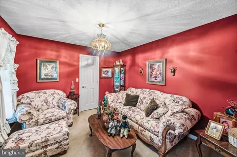 Living - 714 Forest Glen Dr, Moorefield, WV 26836 photo 2 of 4