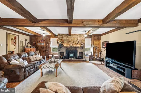 Living - 714 Forest Glen Dr, Moorefield, WV 26836 photo 4 of 4