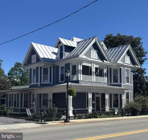 125 S Main St, Moorefield, WV 26836