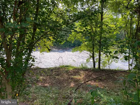 1461 Springfield Pike, Springfield, WV 26763