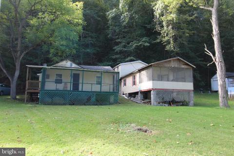 30 Jade Ct, Great Cacapon, WV 25422