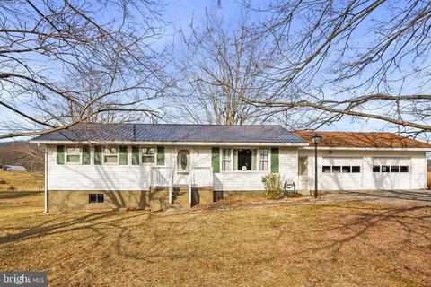 71 Strawberry Hill Dr, Paw Paw, WV 25434