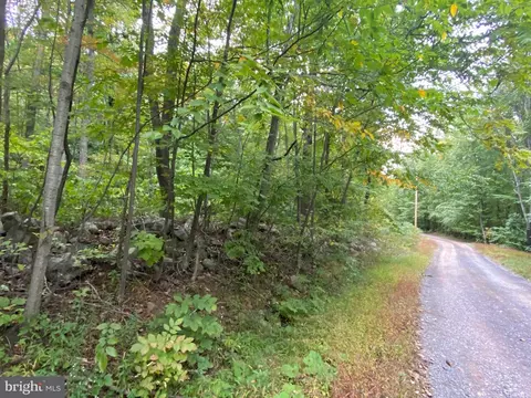 21 Dove Hill Drive # b, Paw Paw, WV 25434
