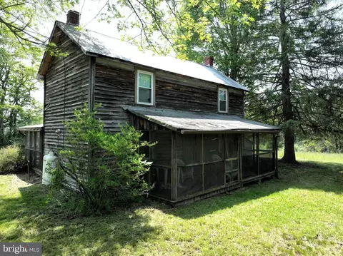 533 Green Pine Ln, Points, WV 25437 photo 2