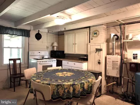 533 Green Pine Ln, Points, WV 25437 photo 3