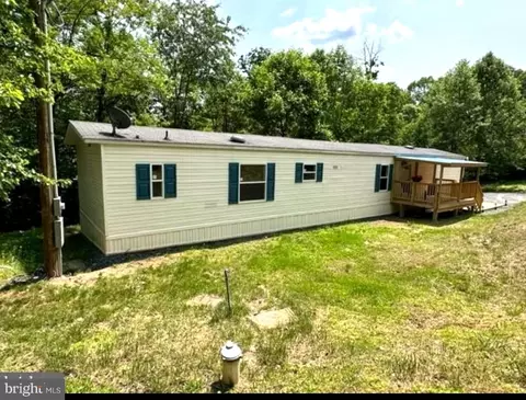 487 Falconwood Dr, Paw Paw, WV 25434