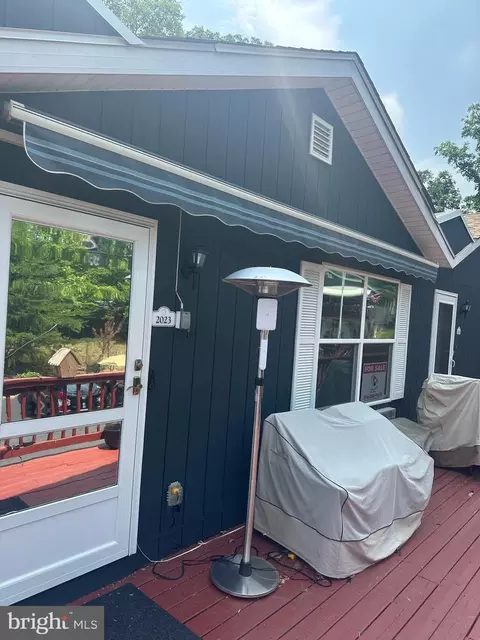 2023 Avalon Ln, Paw Paw, WV 25434
