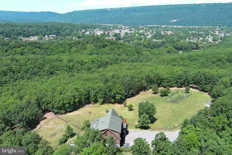 490 Staubwoods Dr, Romney, WV 26757