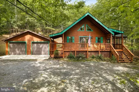 210 River Bend Dr, Paw Paw, WV 25434