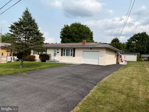 570 4th St, Romney, WV 26757