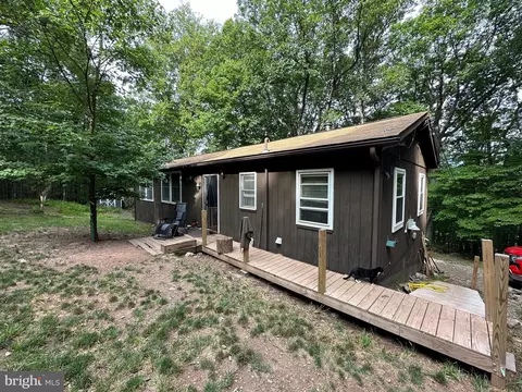 1578 Cardinal View Rd, Paw Paw, WV 25434