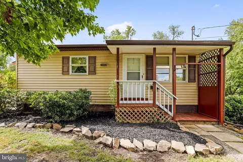 70 Holtsville St, Romney, WV 26757