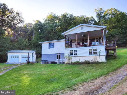 6692 Paw Paw Rd, Paw Paw, WV 25434
