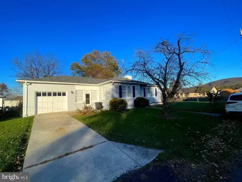325 Everett Pl, Romney, WV 26757 photo 2