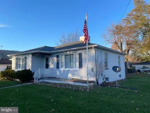 325 Everett Pl, Romney, WV 26757 photo 4
