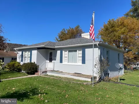 325 Everett Pl, Romney, WV 26757