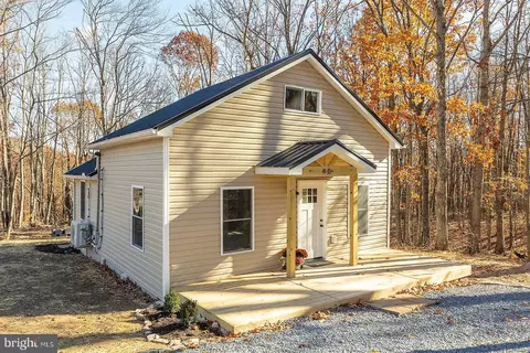 40 Firecracker Ln, Delray, WV 26714