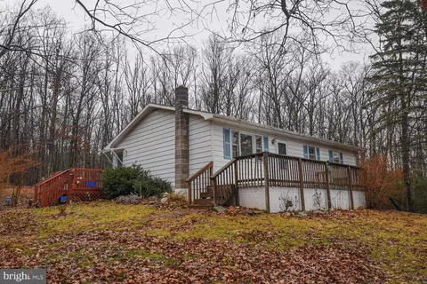 96 Hotts Dr, Points, WV 25437
