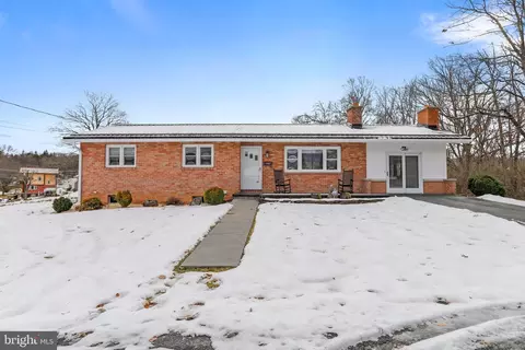 540 3rd St, Romney, WV 26757