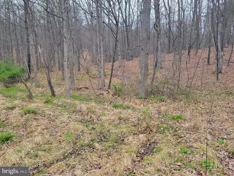 Pin Oak Road, Paw Paw, WV 25434