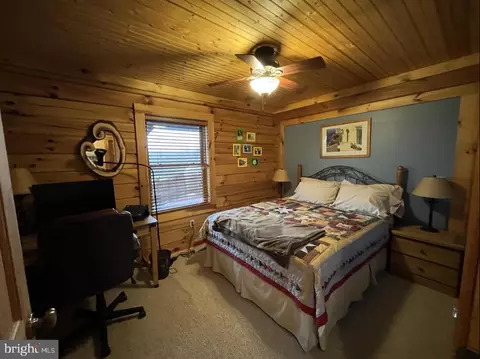 Bedroom - 112 Sea Biscuit Dr, Points, WV 25437 photo 3 of 9