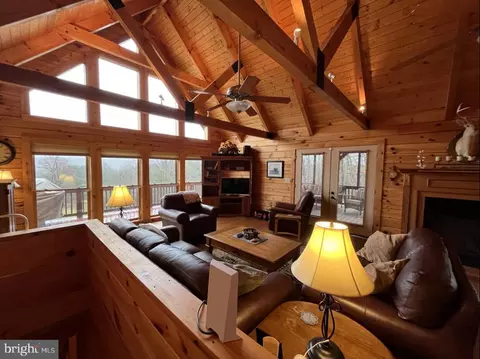 Living - 112 Sea Biscuit Dr, Points, WV 25437 photo 3 of 7