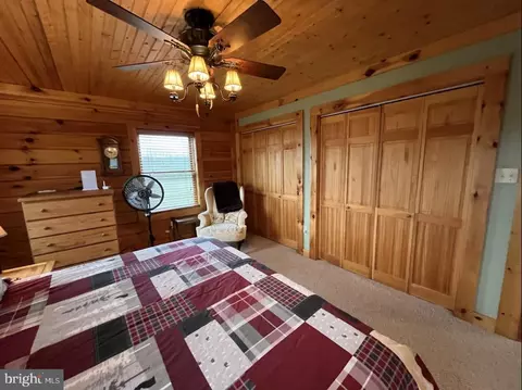 Bedroom - 112 Sea Biscuit Dr, Points, WV 25437 photo 2 of 9
