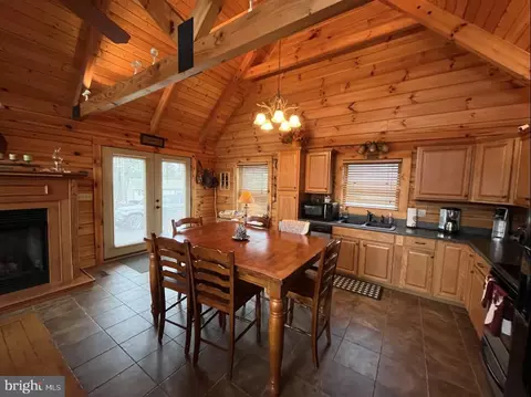 Dining - 112 Sea Biscuit Dr, Points, WV 25437 photo 2 of 3
