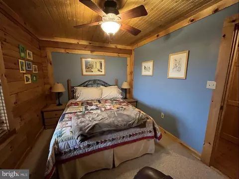 Bedroom - 112 Sea Biscuit Dr, Points, WV 25437 photo 6 of 9