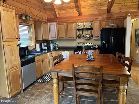 Kitchen - 112 Sea Biscuit Dr, Points, WV 25437 photo 1 of 2