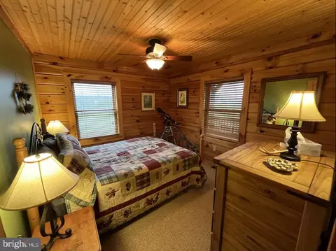 Bedroom - 112 Sea Biscuit Dr, Points, WV 25437 photo 4 of 9