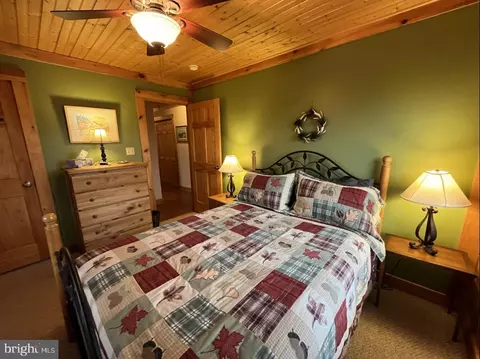 Bedroom - 112 Sea Biscuit Dr, Points, WV 25437 photo 5 of 9