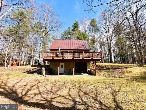 835 River Bend Dr, Paw Paw, WV 25434