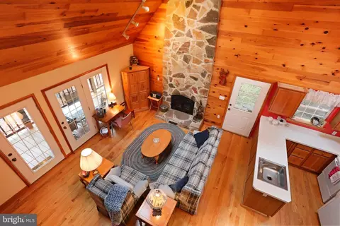 Living - 215 Pond View Ln, Points, WV 25437 photo 7 of 7
