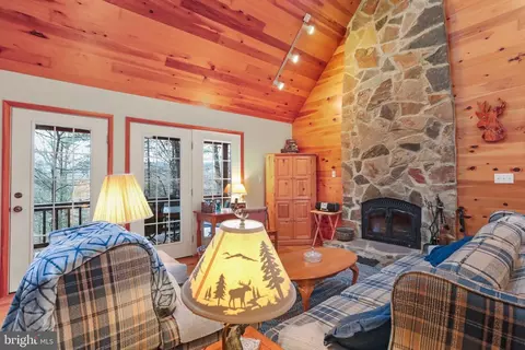 Living - 215 Pond View Ln, Points, WV 25437 photo 1 of 7