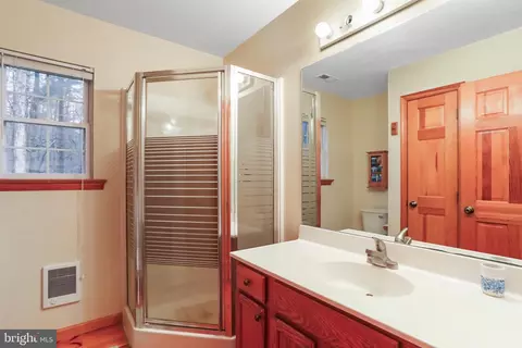 Bath - 215 Pond View Ln, Points, WV 25437 photo 1 of 2