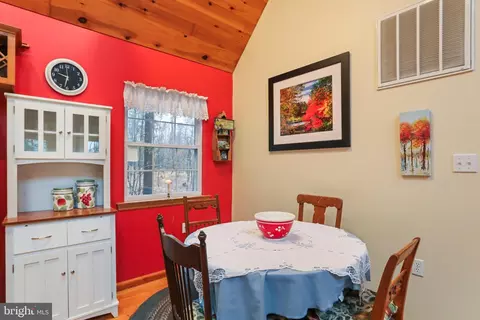 Dining - 215 Pond View Ln, Points, WV 25437 photo 2 of 2
