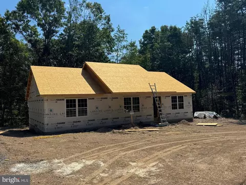 15 W Parker Dr, Augusta, WV 26704