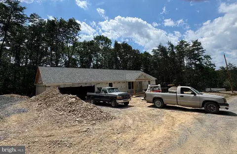 65 W Parker Dr, Augusta, WV 26704