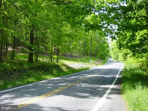 9 Quaker Woods Lane, Capon Bridge, WV 26711