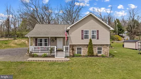 7135 Bloomery Pike, Slanesville, WV 25444