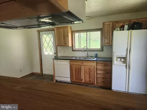 Kitchen - 279 Camp Cliffside Rd, Springfield, WV 26763 photo 3 of 5