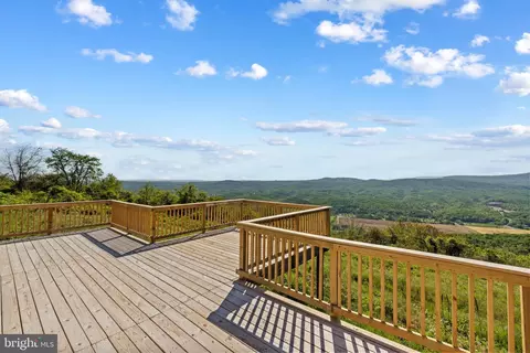 210 Skyview Dr, Romney, WV 26757