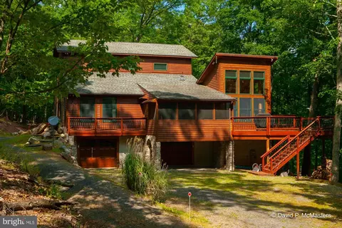 1045 Wild Apple Ln, Paw Paw, WV 25434